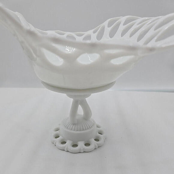 Westmoreland Doric‎ Lattice Milk Elegant Scalloped Pierced Banana Glass Stand - Picture 5 of 16